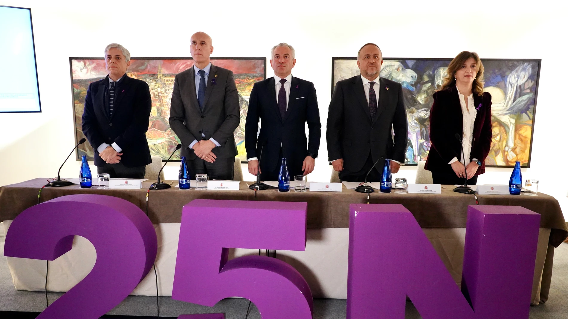 Acto con motivo del 25N organizado en León por el Gobierno, la Junta, la Diputación Provincial y el Ayuntamiento