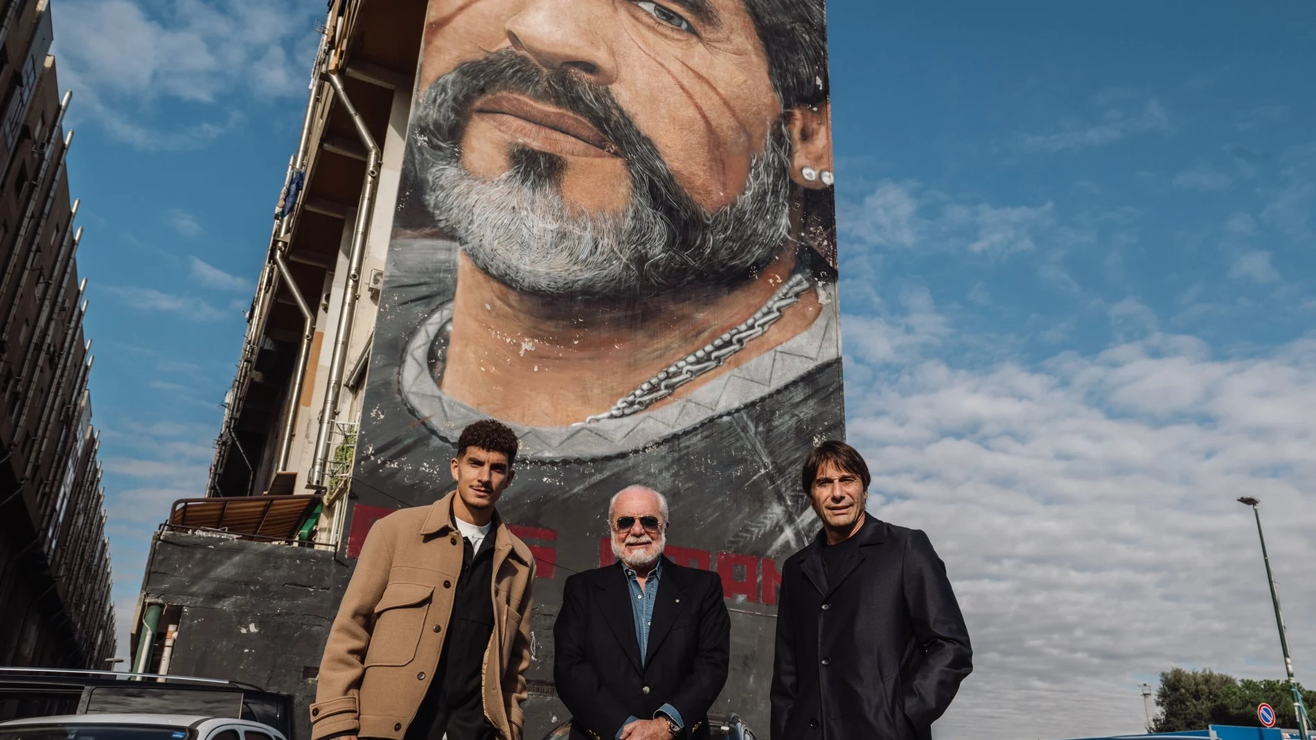 Homenaje del Nápoles a Diego Armando Maradona