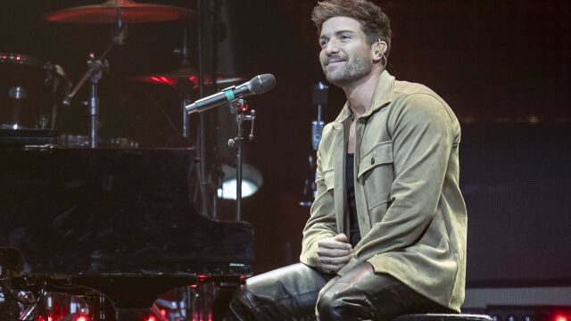 Raphael y Pablo Alborán, sus mensajes a las víctimas de la DANA en el multitudinario concierto 'Música desde el corazón'