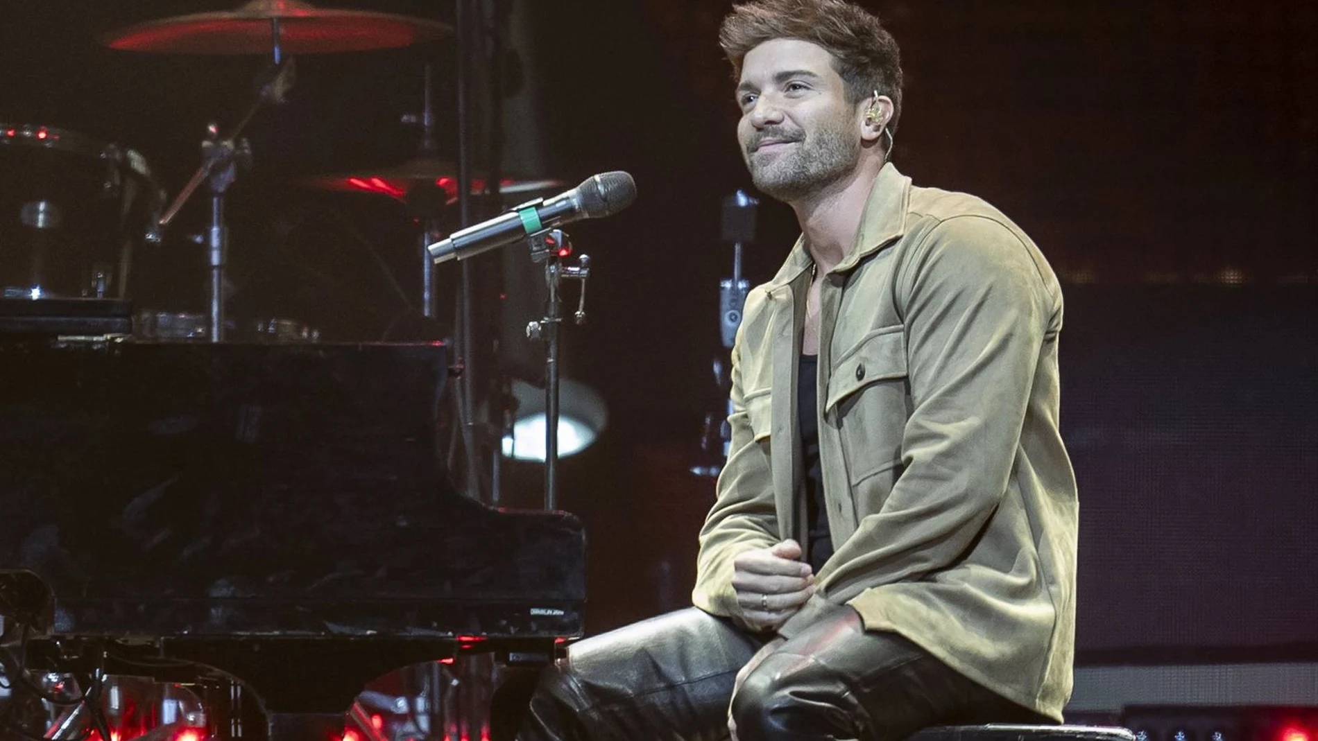 Raphael y Pablo Alborán, sus mensajes a las víctimas de la DANA en el multitudinario concierto 'Música desde el corazón'