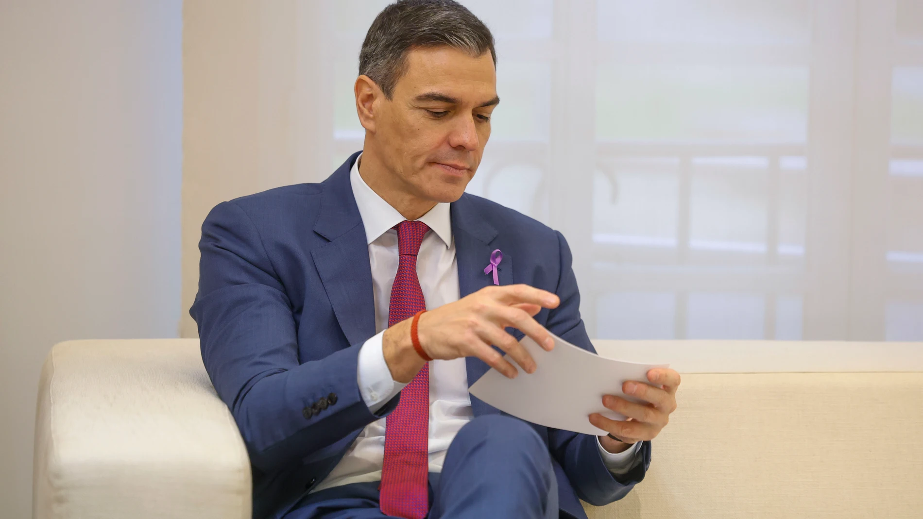 MADRID, 25/11/2024.- El jefe del Ejecutivo, Pedro Sánchez, durante la reunión mantenida con el presidente del Comité Permanente de la Asamblea Popular Nacional de China, Zhao Leji, este lunes en el Complejo de la Moncloa. EFE/ Mariscal