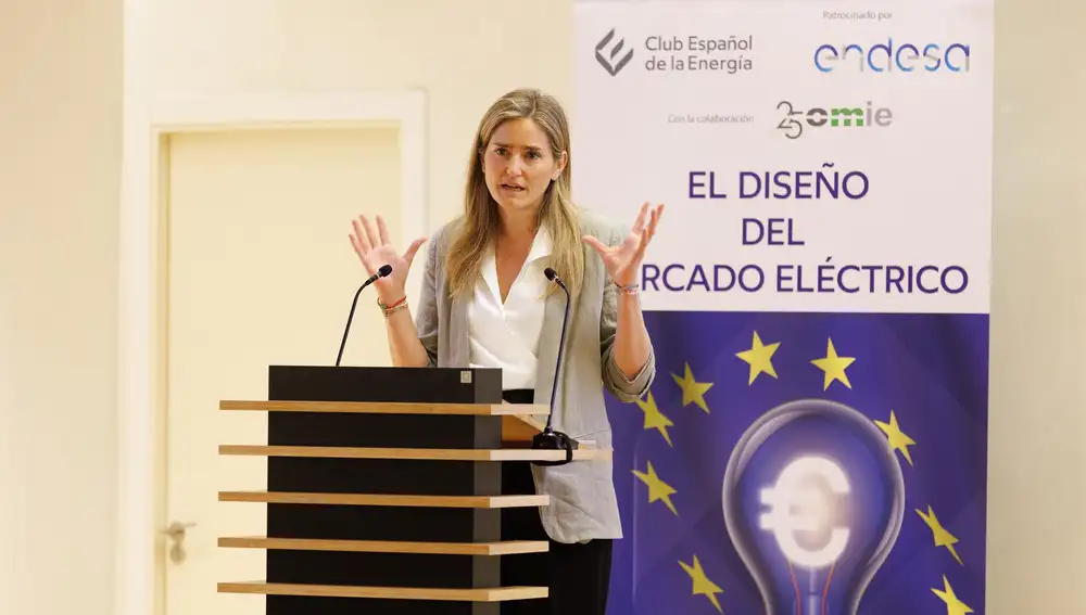 Economía.- (AMP) Sánchez destaca el perfil técnico "y de experta" de la nueva vicepresidenta y ministra Sara Aagesen
