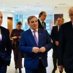 El consejero de Movilidad y Transformación Digital, José Luis Sanz Merino, inaugura el Foro Informativo ''Situación y futuro del transporte en Castilla y León'', organizado por Tribuna. Junto a él, el presidente de Tribuna Grupo, Juan Antonio Martín Mesonero; y el director Félix Ángel Carreras