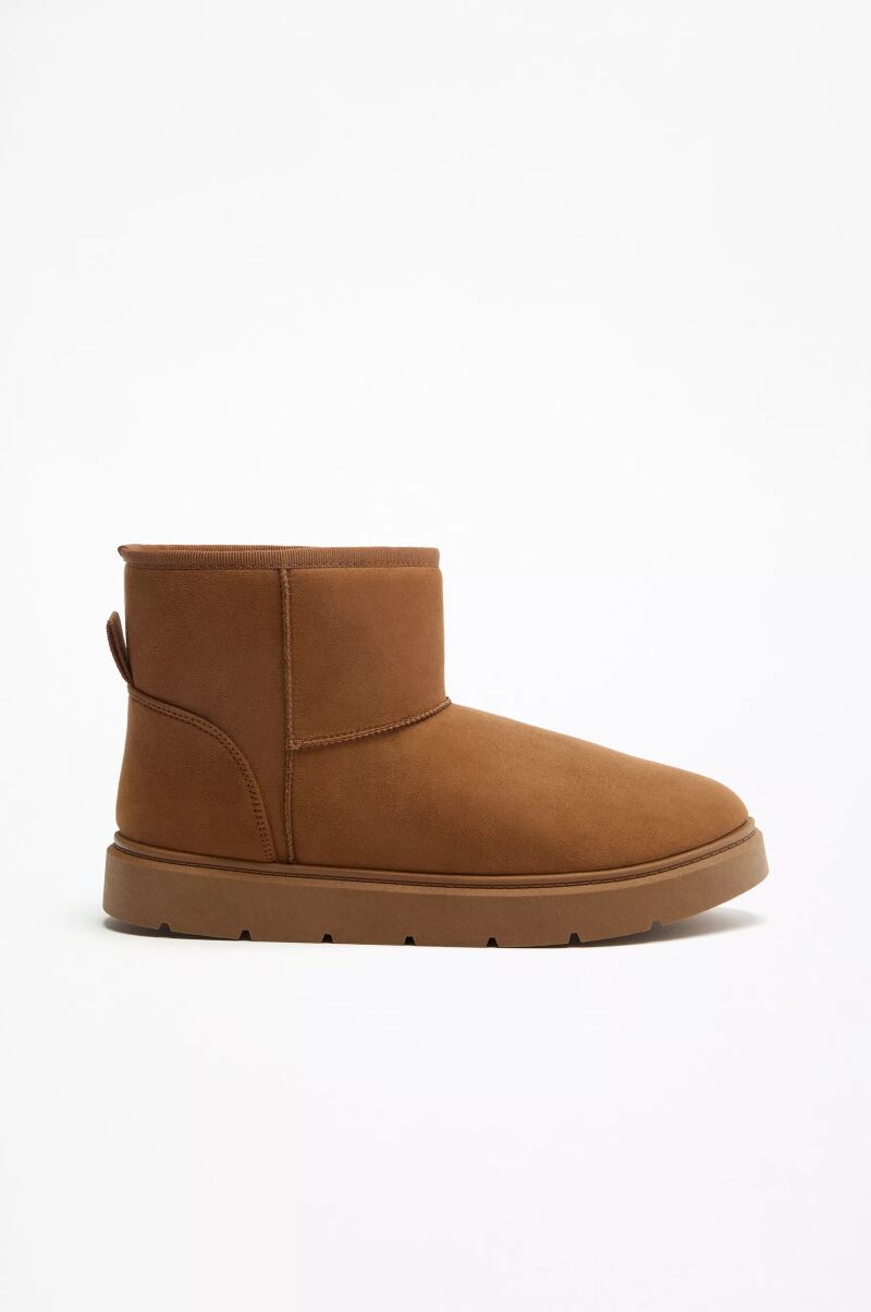 Botas básicas planas.