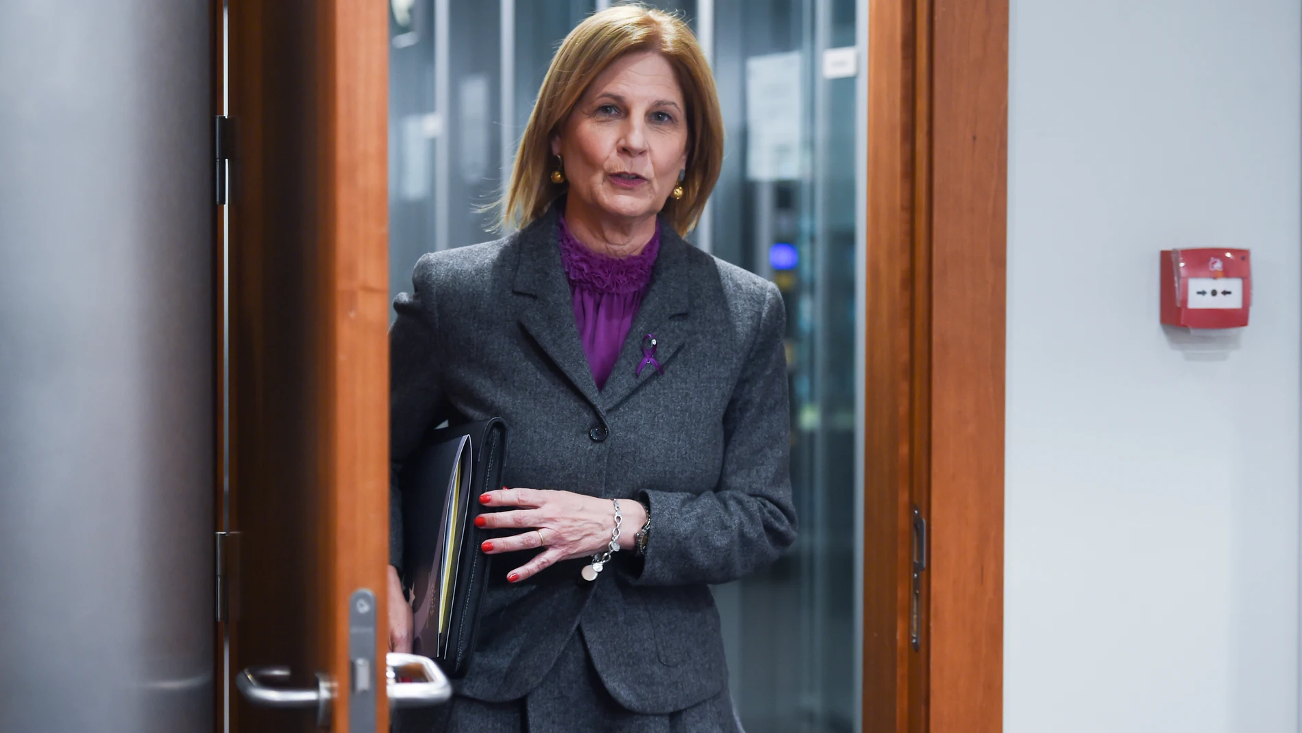 La presidenta de la Federación de Municipios y Provincias (FEMP) y alcaldesa de Jerez, María José García- Pelayo, durante una rueda de prensa tras una reunión, en el Complejo de la Moncloa, a 25 de noviembre de 2024, en Madrid (España). Esta reunión, solicitada por la propia regidora como presidenta de la FEMP, forma parte de la ronda de encuentros que Sánchez mantiene con los presidentes autonómicos, y con la que cierra sus citas territoriales antes de la Conferencia de Presidentes. En ella,...