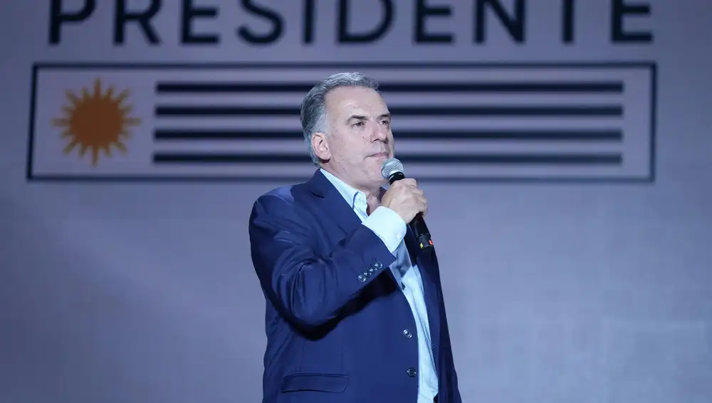 España felicita a Yamandú Orsi por su victoria en las elecciones presidenciales de Uruguay