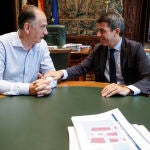 Mazón se reúne con el nuevo conseller de Emergencias de la Generalitat valenciana, Juan Carlos Valderrama