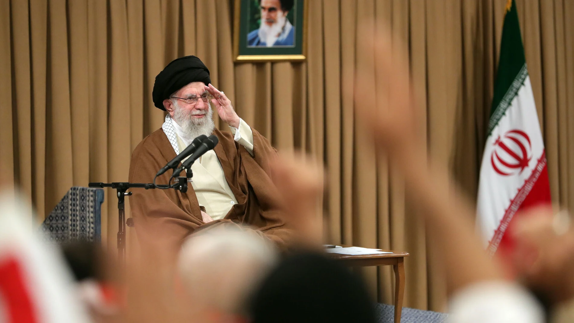 Tehran (Iran (islamic Republic Of)), 25/11/2024.- A handout photo made available by the Iranian Supreme Leader's office shows Iranian Supreme Leader Ali Khamenei speaking during a meeting with members of Iranian paramilitary forces (Basij) in Tehran, Iran, 25 November 2024. Khamenei said that International Criminal Court (ICC) arrest warrant for Israeli Prime minister Benjamin Netanyahu 'is not enough' and he 'should be given death sentence'. (Teherán) EFE/EPA/LEADER'S OFFICE HANDOUT HANDOUT ...