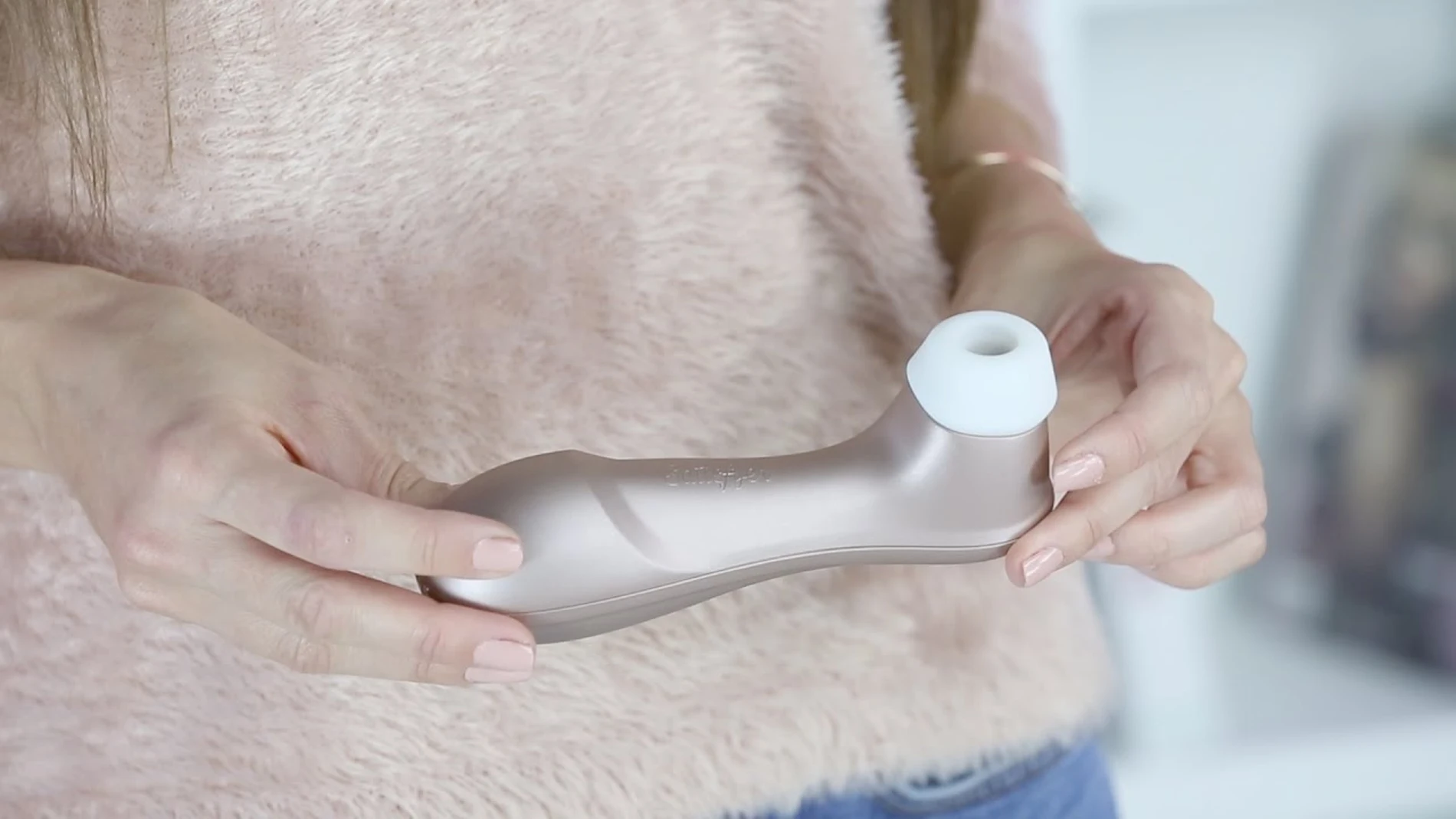 Mujer con Satisfyer