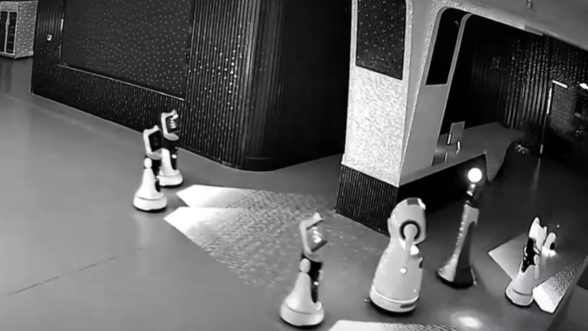 Un sistema de seguridad, en China, graba como un robot con IA logra 'escaparse del trabajo' convenciendo a otros 12