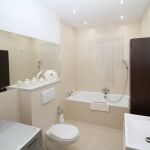 Ni ambientadores ni velas: utiliza el truco de los hoteles para que el baño siempre huela a limpio