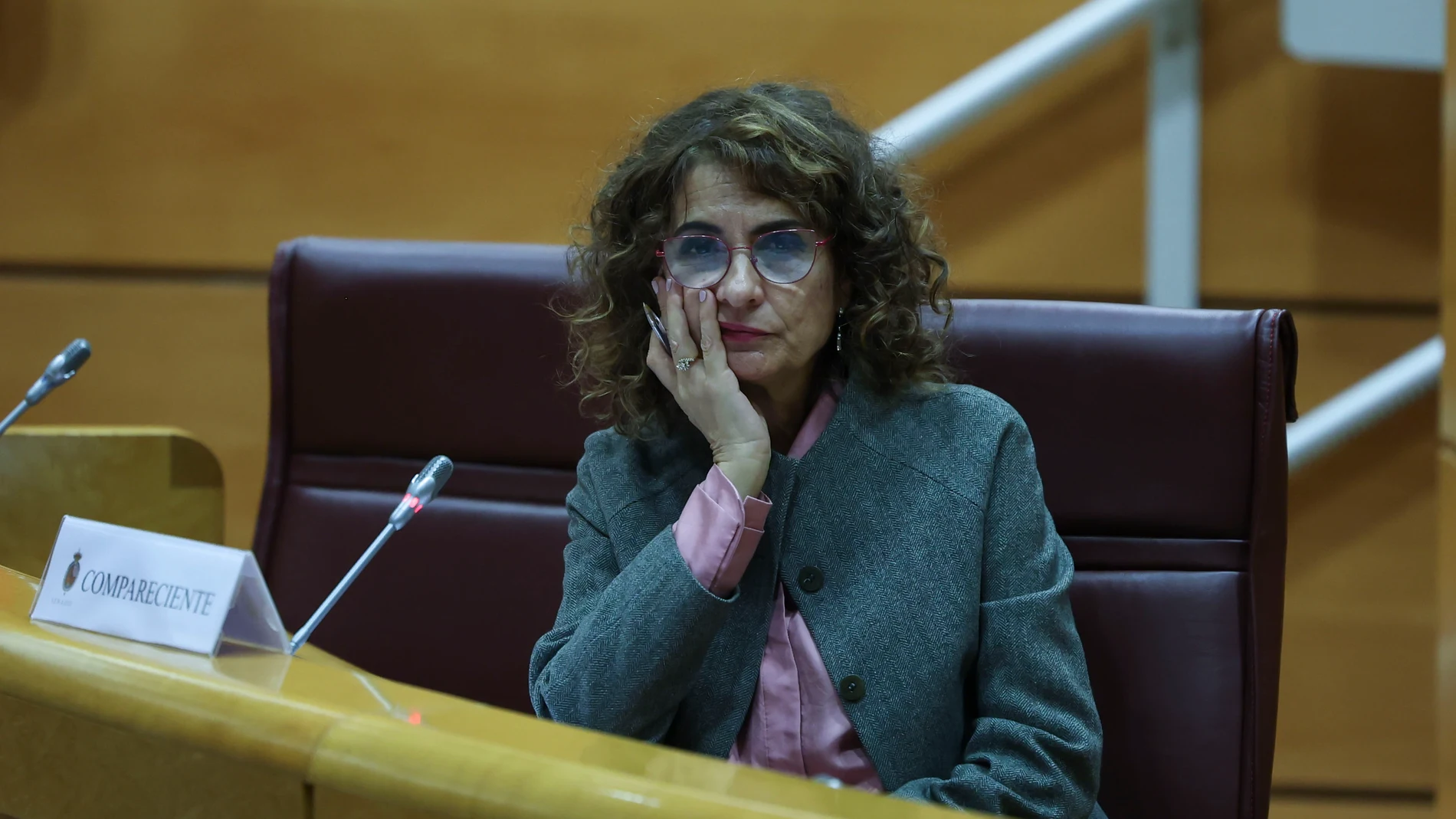 MADRID, 26/11/2024.- La vicepresidenta primera del Gobierno, María Jesús Montero, durante su comparecencia este martes en la comisión de investigación del caso Koldo en el Senado a petición del PPEFE/ Kiko Huesca