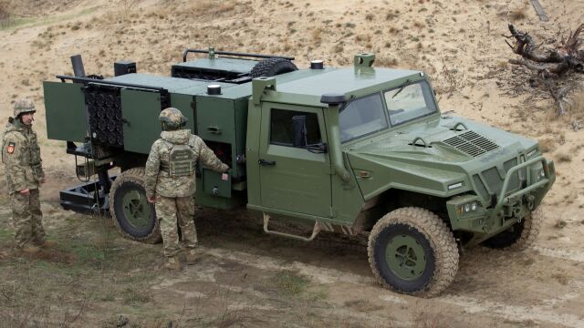 Veh&iacute;culo Vamtac de fabricaci&oacute;n espa&ntilde;ola con un mortero Alakran operado por el Ej&eacute;rcito de Ucrania