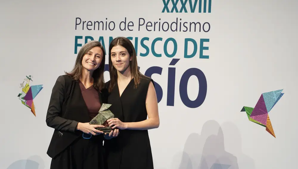 Elena Cerveto y Sara Uña reciben el Premio de Periodismo 'Francisco de Cossío' en su modalidad de Radio