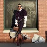 Estas son las faldas midi de piel que necesitas si tienes +50 para ser la mejor vestida este invierno.