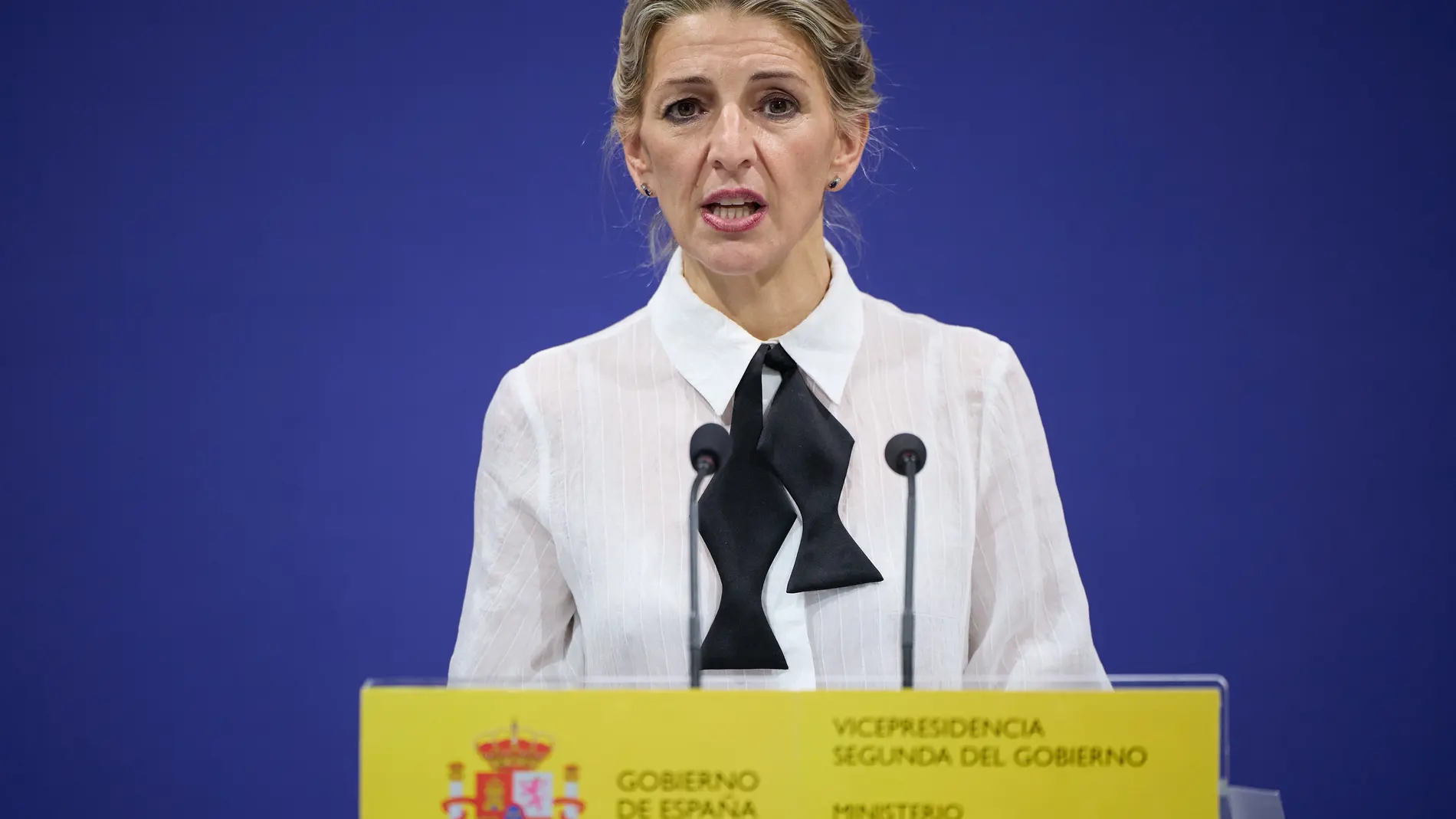La vicepresidenta segunda y ministra de Trabajo y Economía Social, Yolanda Díaz, comparece tras una reunión con la Comisión Asesora para el Análisis del Salario Mínimo Interprofesional, en el Ministerio de Trabajo y Economía Social, a 26 de noviembre de 2024, en Madrid (España). El Ministerio de Trabajo y Economía Social ha convocado para este martes al Comité de Expertos del salario mínimo interprofesional (SMI) como paso previo a la negociación que desarrollará con sindicatos y empresarios...