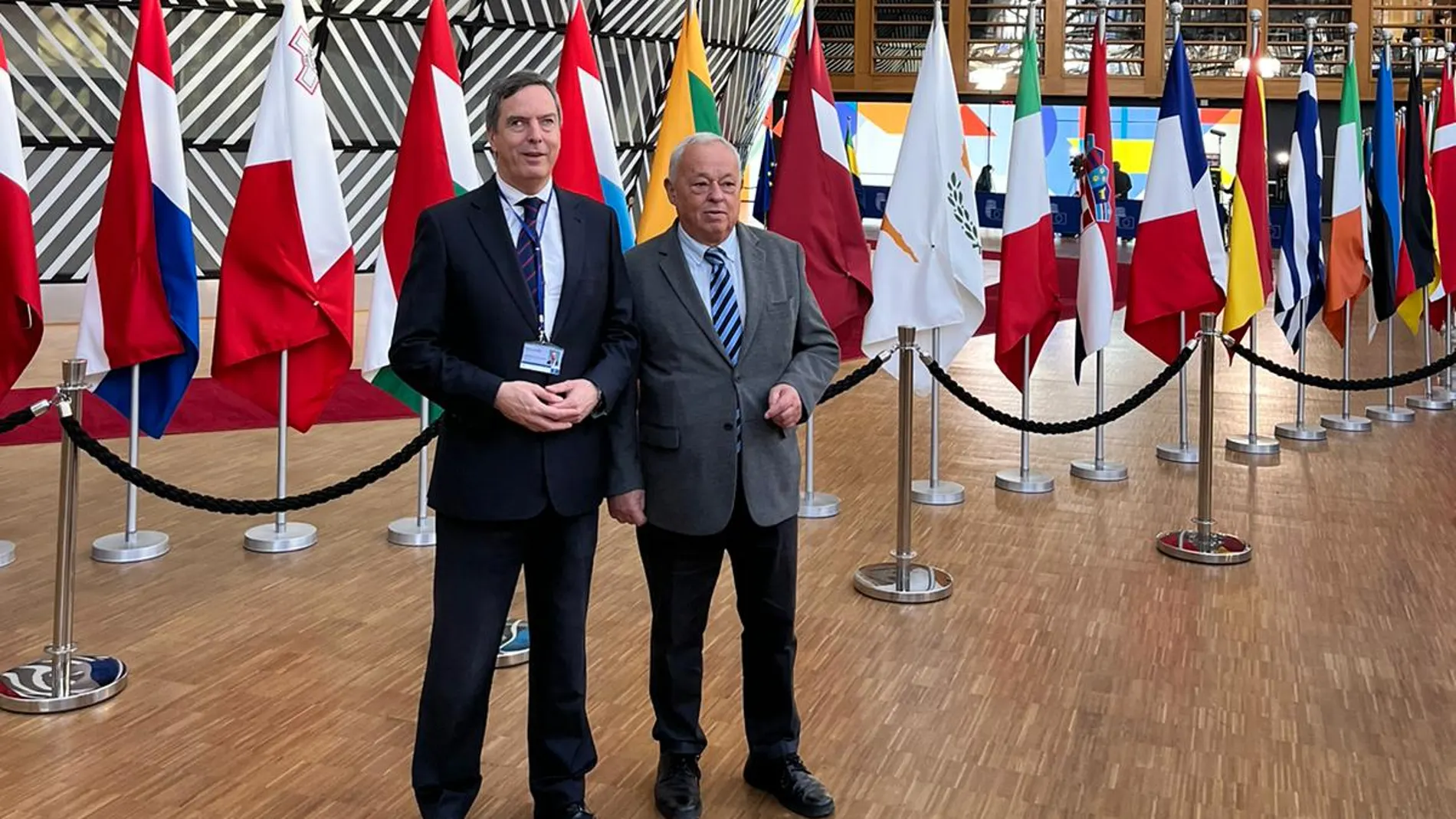 El consejero Gonzalo Santonja junto al director de Deportes, Enrique Sánchez-Guijo