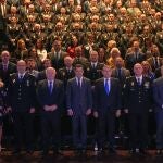 El presidente de la Junta de Andalucía, Juanma Moreno, en la foto de familia con los galardonados 