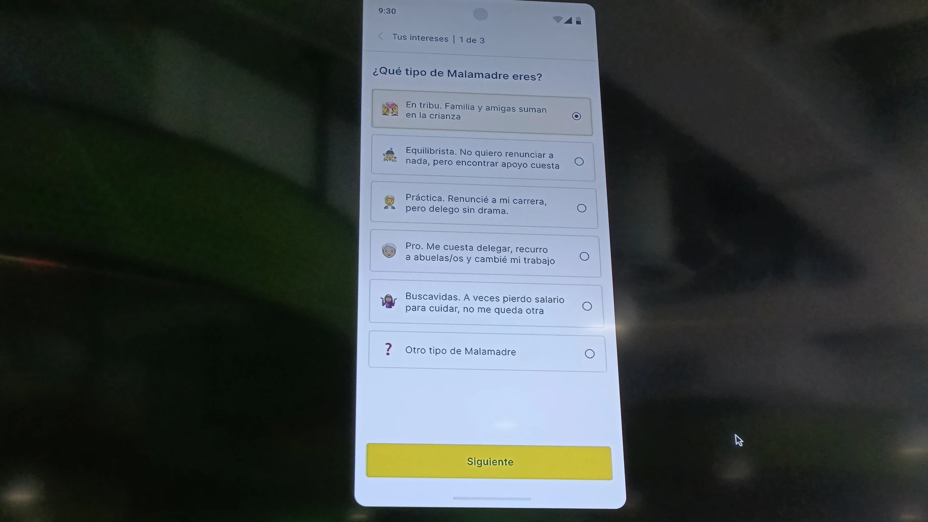 Prueba del funcionamiento de la 'app' Red Yo Cuido, de la asociación Yo No Renuncio