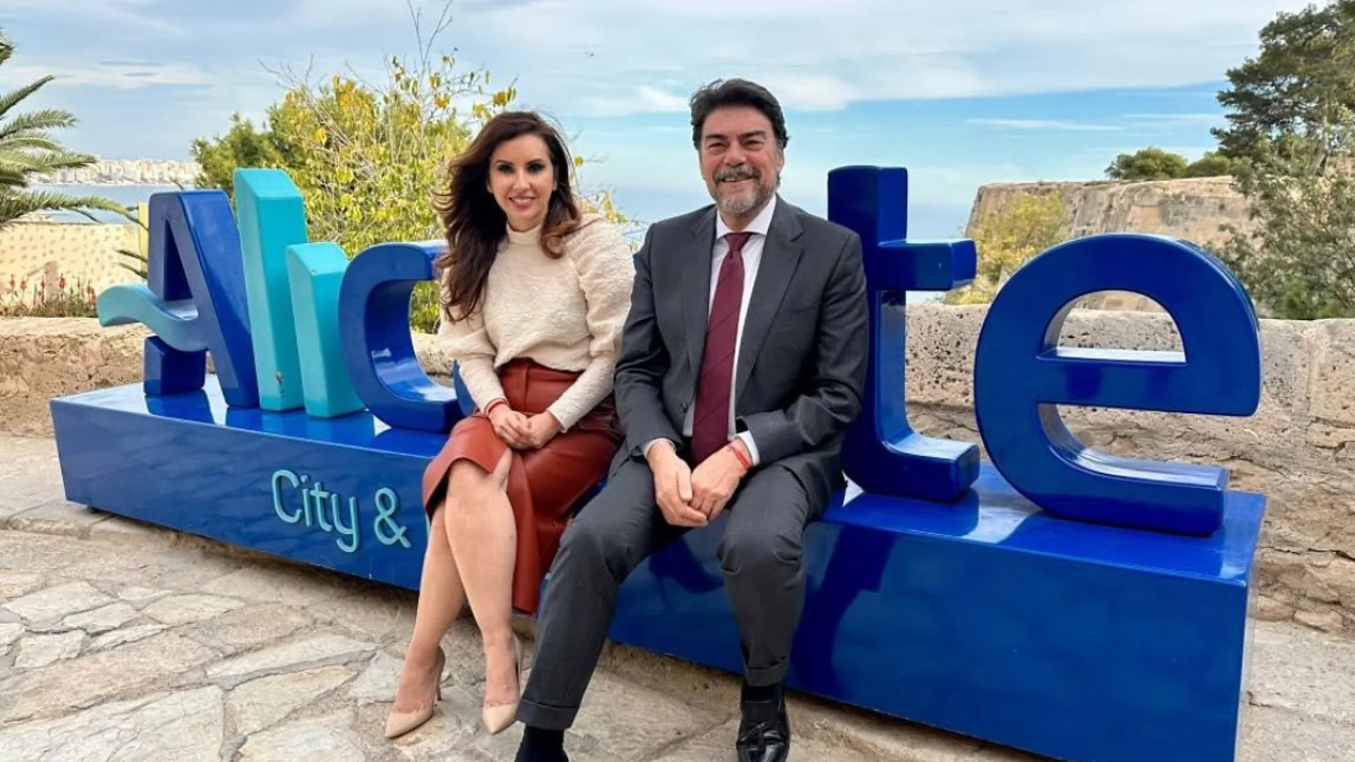 La concejala de Turismo, Ana Poquet, y el alcalde de Alicante, Luis Barcala