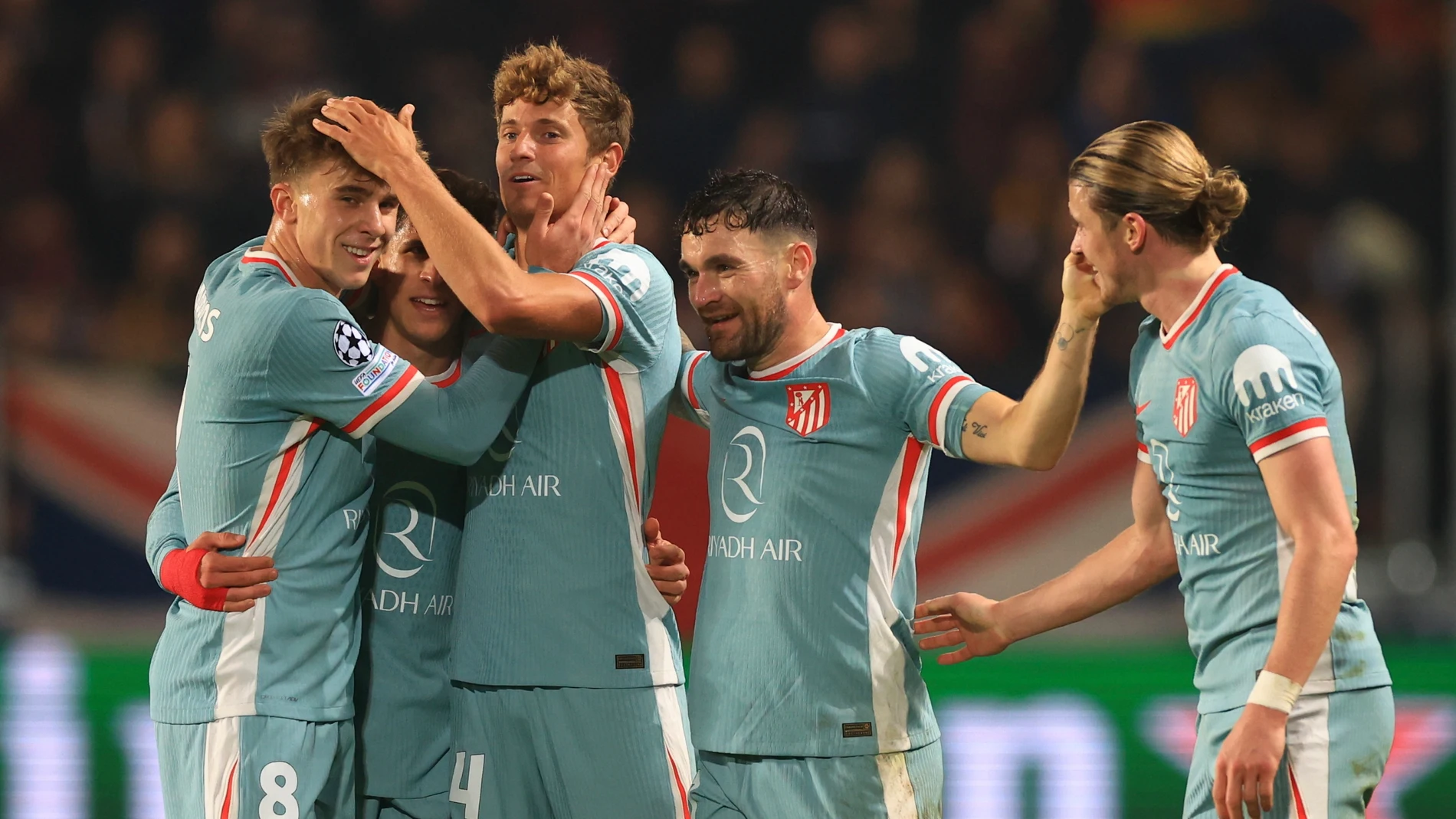 Prague (Czech Republic), 26/11/2024.- Atletico Madrid's players celebrate the 2-0 lead during the UEFA Champions League match between Sparta Prague and Atletico Madrid in Prague, Czech Republic, 26 November 2024. (Liga de Campeones, República Checa, Praga) EFE/EPA/MARTIN DIVISEK