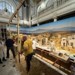 Montaje del Belén en el Salón de Cristal