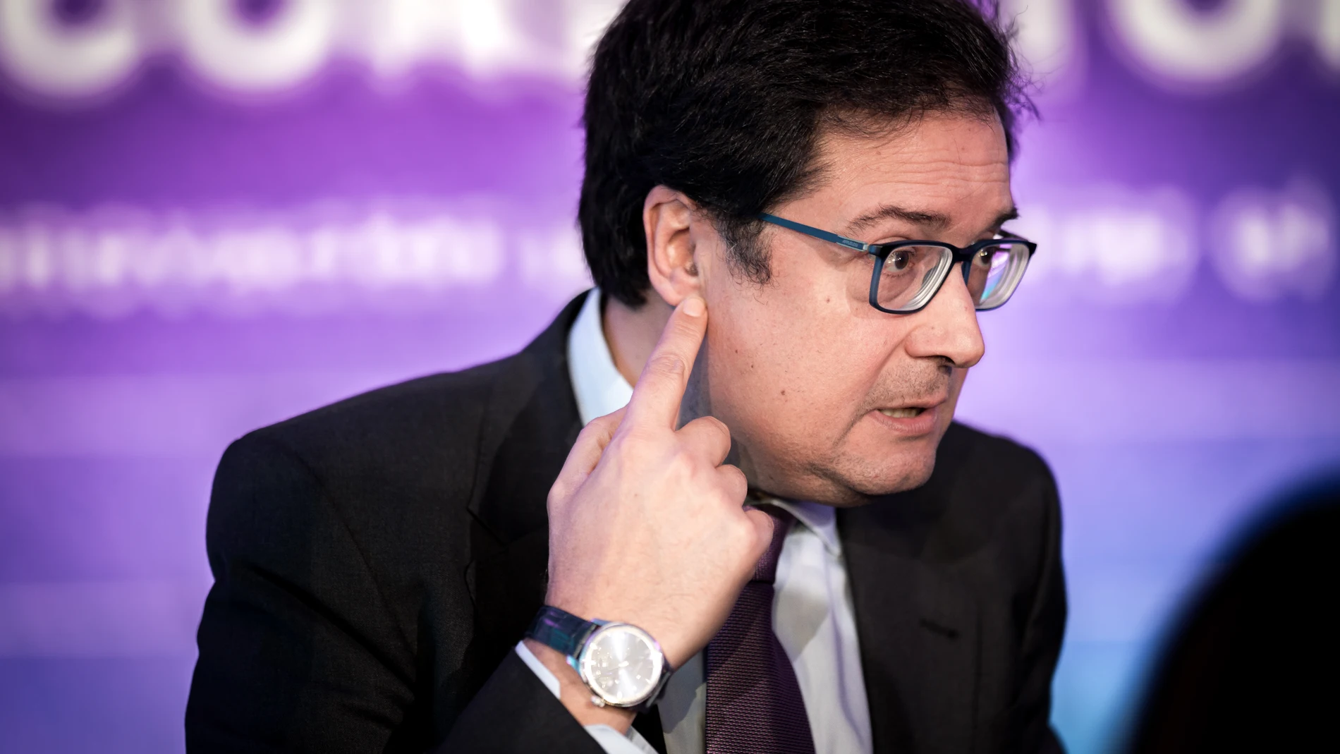 El ministro para la Transformación Digital y de la Función Pública, Óscar López, interviene en la clausura del acto con motivo del Día de la Consultoría 2024, en el Palacio de Neptuno, a 26 de noviembre de 2024, en Madrid (España). El evento, organizado por la Asociación Española de Empresas de Consultoría (AEC), es una jornada de networking que permite conocer sectores estratégicos como banca, defensa, movilidad, turismo, automoción, seguros, tecnologías de la información y consultoría.26...