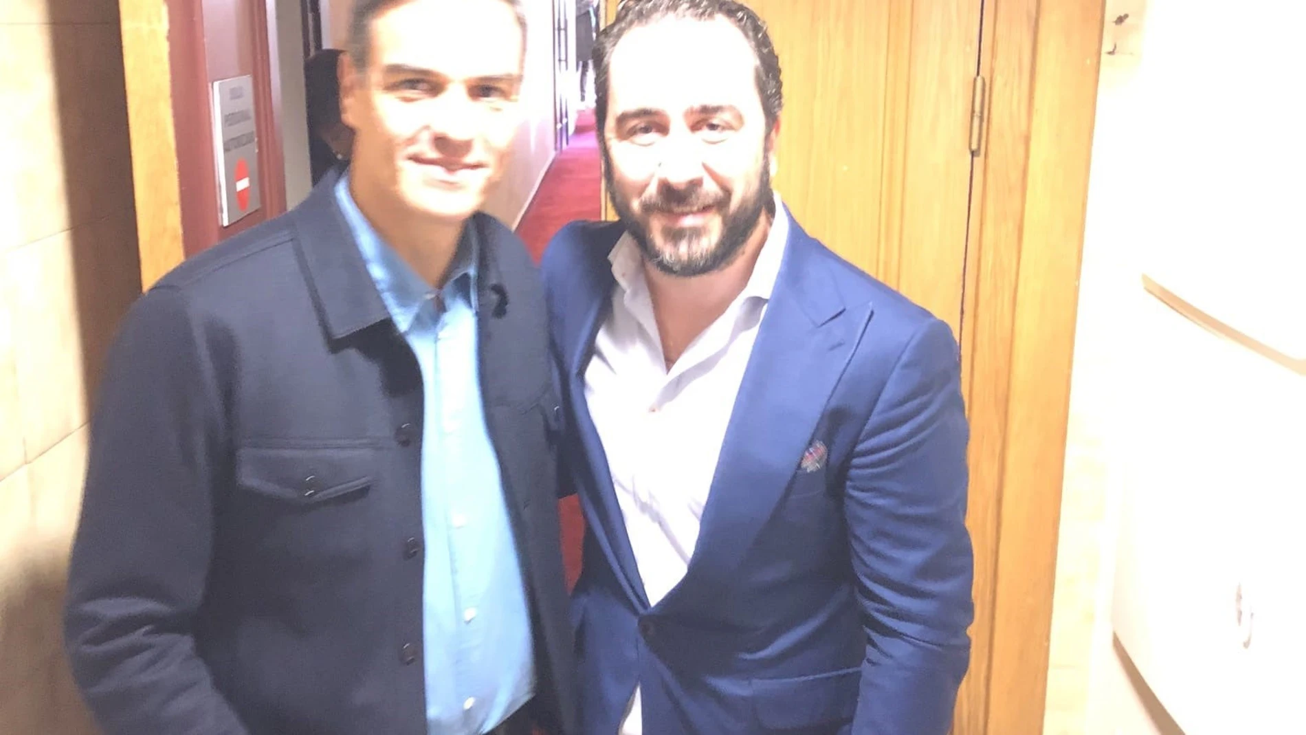 El presunto conseguidor del 'caso Koldo', Víctor de Aldama, con el presidente del Gobierno, Pedro Sánchez EUROPA PRESS 27/11/2024
