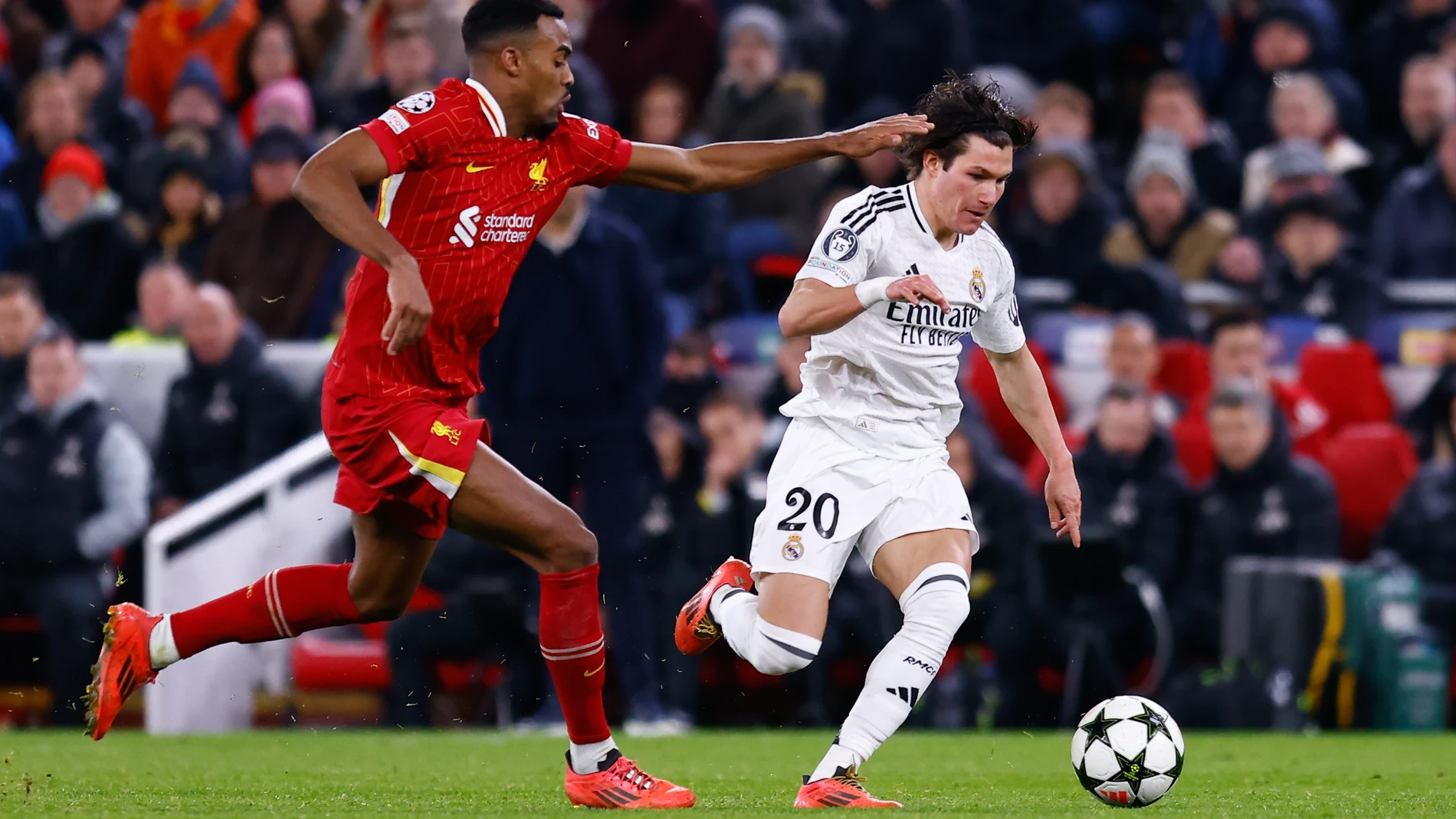Ryan Gravenberch of Liverpool and Fran Garcia of Real Madrid in action during the UEFA Champions League 2024/25 League Phase MD5 match between Liverpool FC and Real Madrid CF at Anfield on November 27, 2024, in Liverpool, England. AFP7 27/11/2024 ONLY FOR USE IN SPAIN