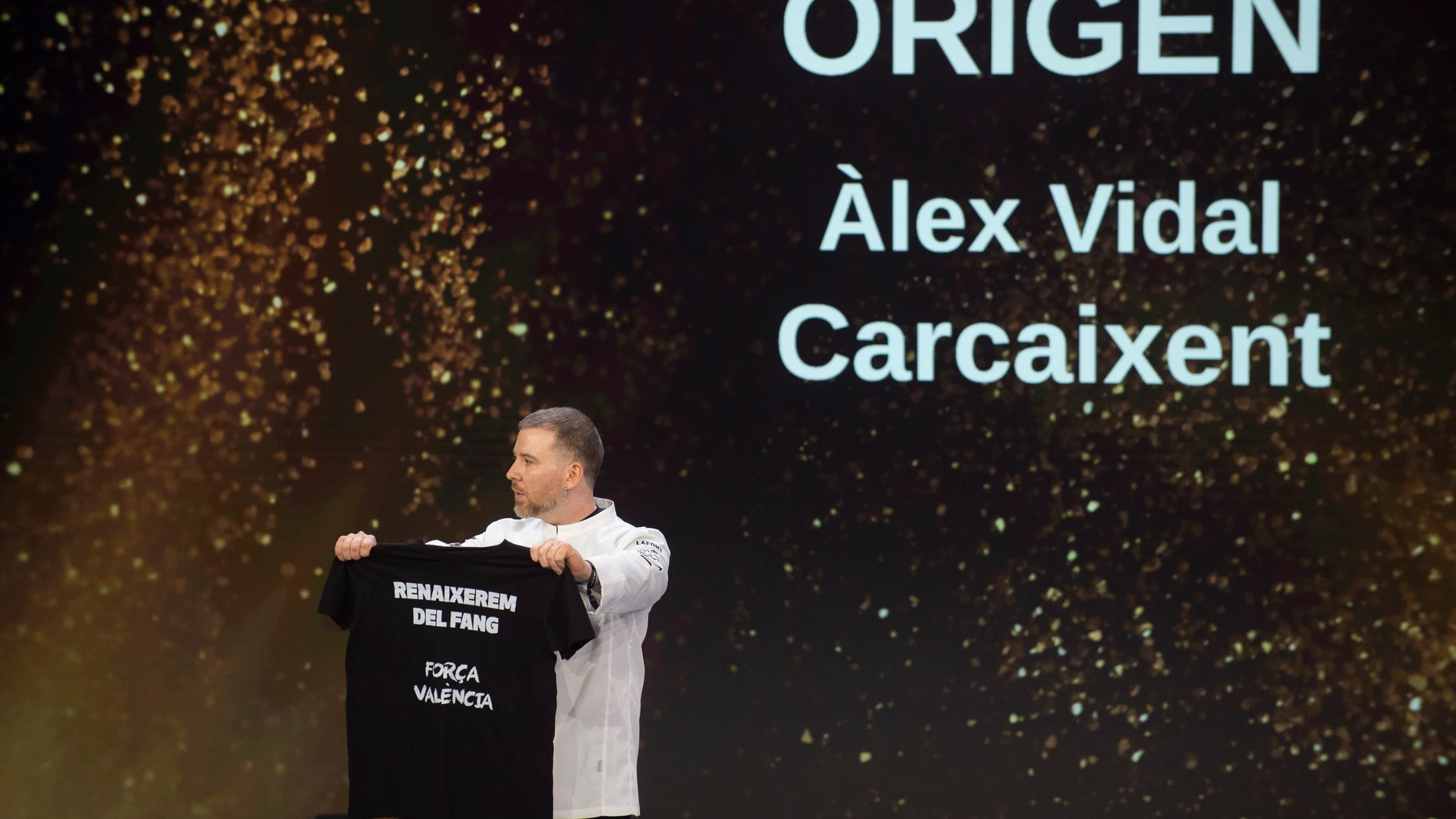 El chef del restaurante Origen, Àlex Vidal, durante la gala de la Guía Michelin 2025, en el Auditorio y Centro de Congresos Víctor Villegas, a 26 de noviembre de 2024, en Región de Murcia (España). La Región de Murcia reúne a los mejores 250 chefs de toda España para la celebración de la gala, el gobierno refuerza así su compromiso con el sector gastronómico y su impulso nacional e internacional. La selección de cocineros incluye a la totalidad de los que ostentan tres y dos estrellas Micheli...