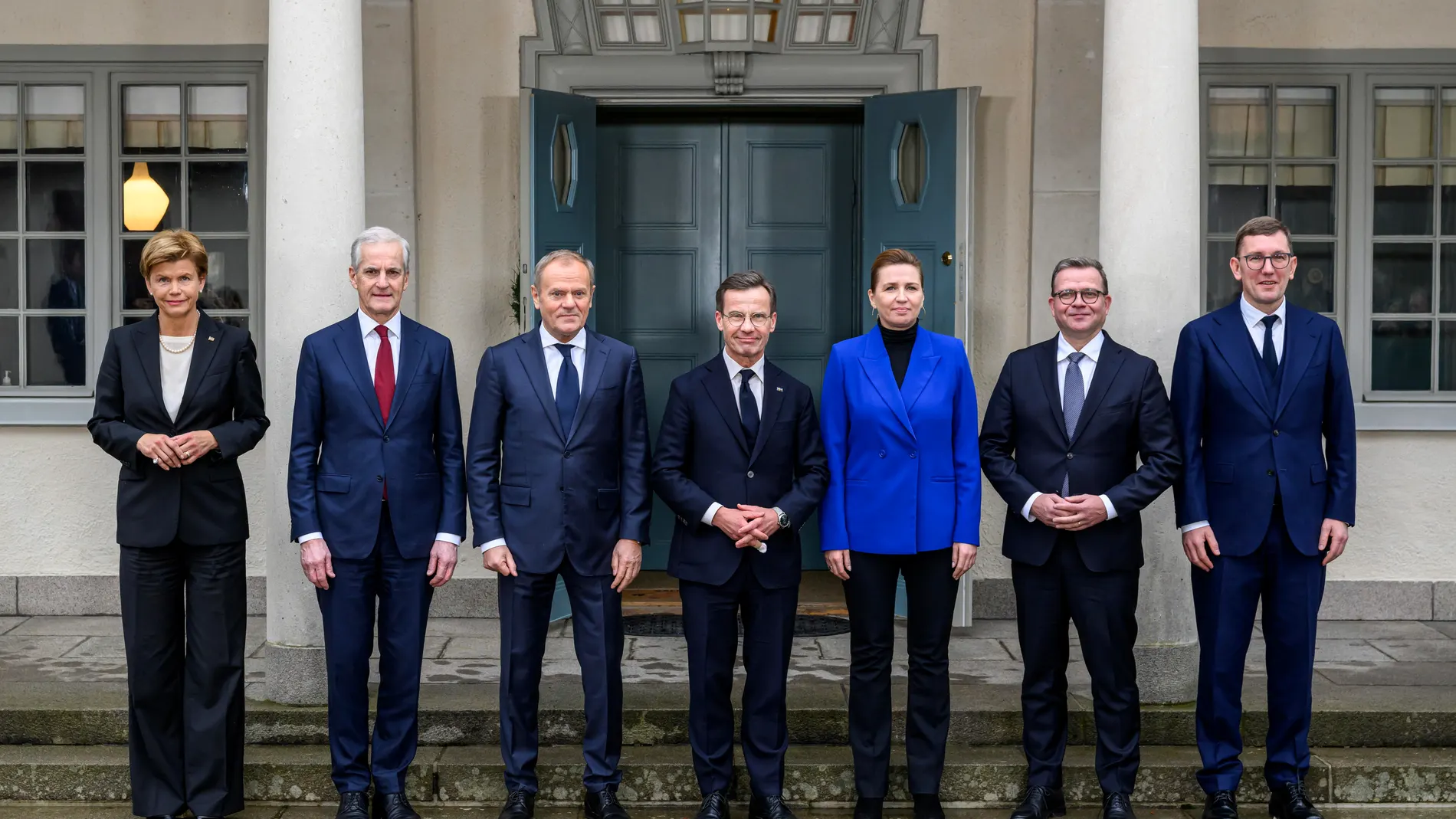 Harpsund (Sweden), 27/11/2024.- (L-R) Latvian Foreign Minister Baiba Braze, Norwegian Prime Minister Jonas Gahr Store, Polish Prime Minister Donald Tusk, Swedish Prime Minister Ulf Kristersson, Danish Prime Minister Mette Frederiksen, Finnish Prime Minister Petteri Orpo and Estonian Prime Minister Kristen Michal stand for a family photo during the Nordic and Baltic countries leaders meeting at the Swedish Prime Minister summer residence, Harpsund, south of Stockholm, Sweden, 27 November 2024....