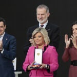 Terelu Campos recoge la Medalla de Oro en las Bellas Artes en nombre de su madre, María Teresa Campos