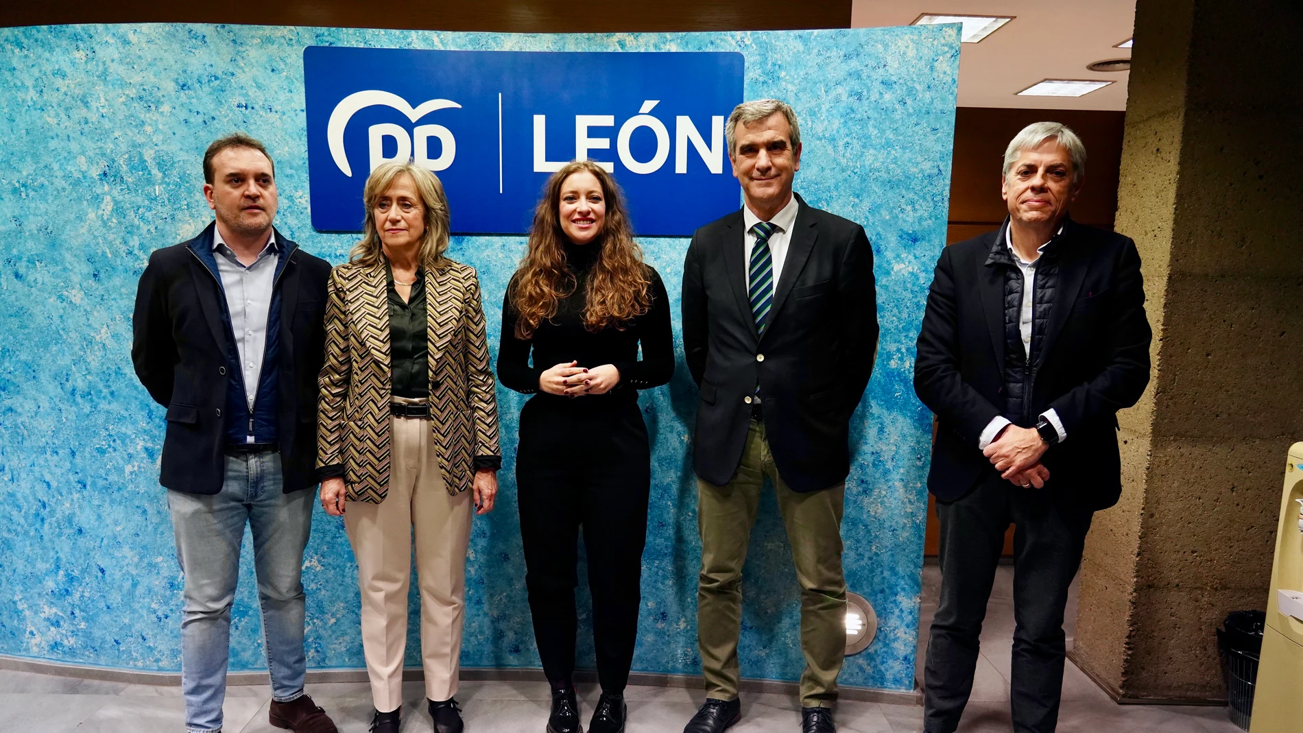 Ester Muñoz, Antonio Román o Ricardo Gavilanes, entre otros, antes de la jornada