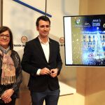 El alcalde de Medina de Rioseco, David Esteban, y la concejala Montserrat Lucía Valdés, presentan la programación de Navidad