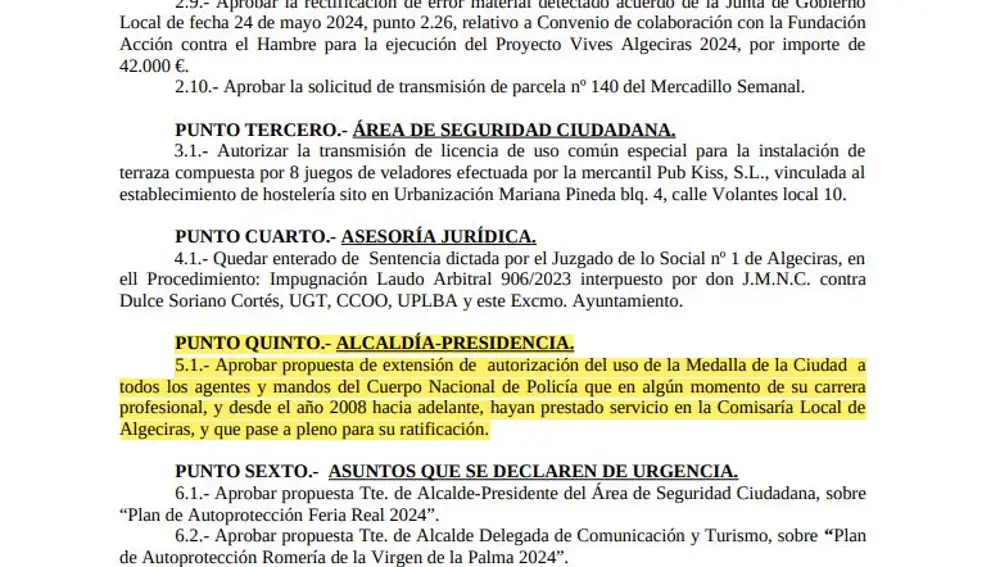 Documento de la Junta de Gobierno de Algeciras en el que se aprueba el uso de la Medalla de Oro de la Ciudad
