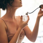 Soy redactora de belleza y estos son los 5 perfumes de mujer para regalar en Navidad y no fallar