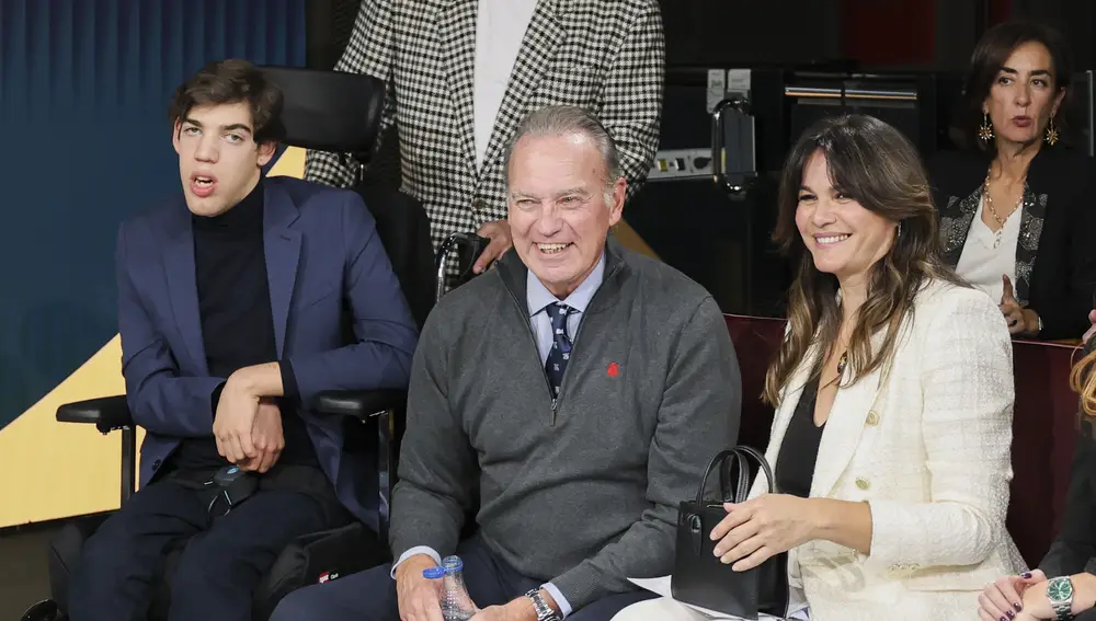 Bertín Osborne y Fabiola Martínez junto a su hijo Kike