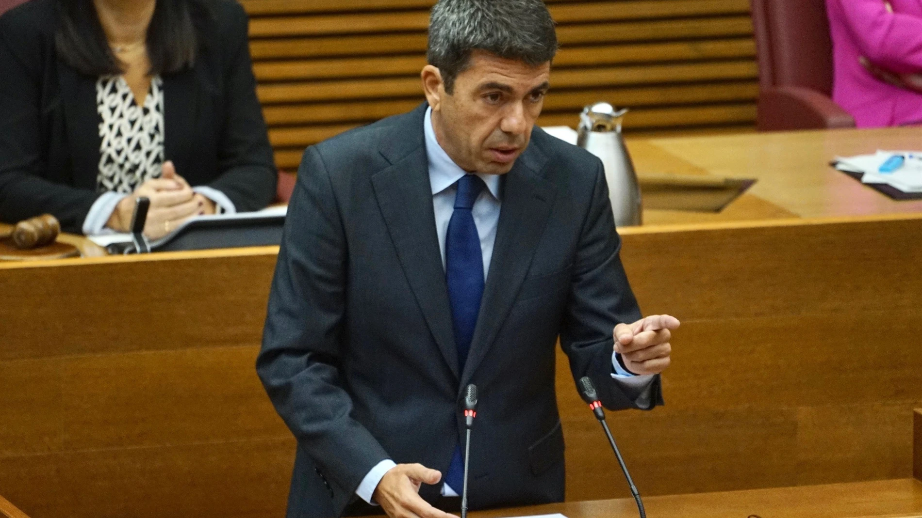 El 'president' de la Generalitat, Carlos Mazón, durante la seisón de control este jueves en Les Corts EDUARDO MANZANA/EUROPA PRESS 28/11/2024