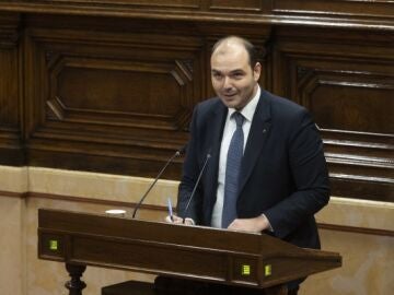 El conseller de Presidencia de la Generalitat, Albert Dalmau, en el pleno del Parlament
