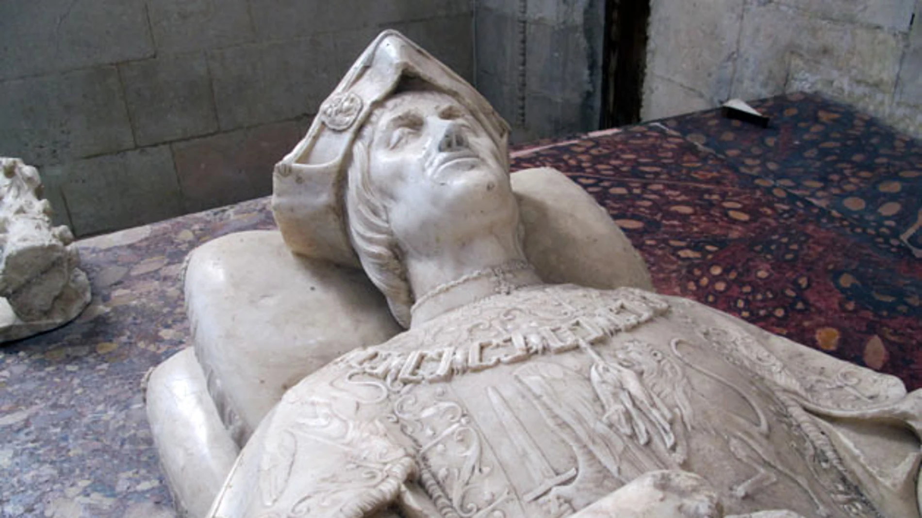 Tumba donde descansan los restos del infante Don Juan Manuel en la iglesia conventual de San Pablo de Peñafiel