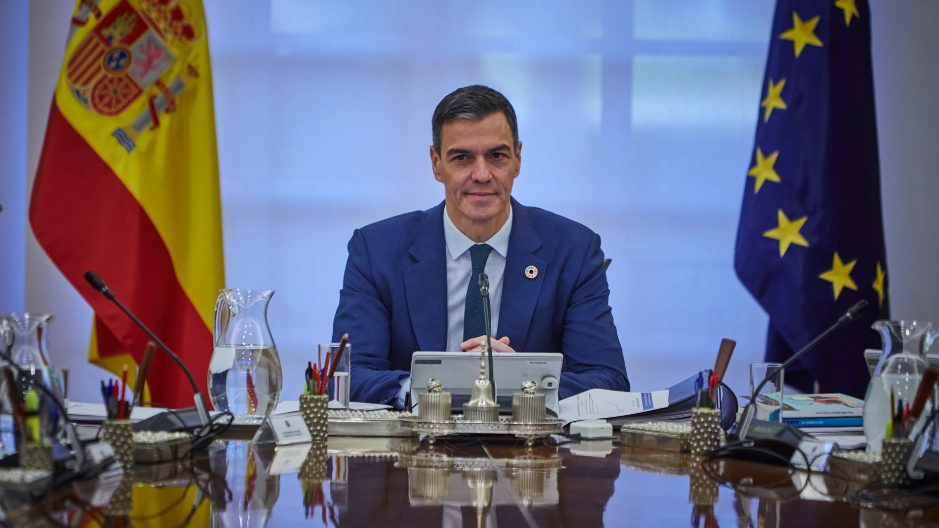 El presidente del Gobierno, Pedro Sánchez preside el Consejo de Ministros tras la formación de su nuevo gabinete por la incorporación de la nueva vicepresidenta tercera y ministra para la Transición Ecológica y el Reto Demográfico, Sara Aagesen este jueves en el Palacio de La Moncloa en Madrid © Alberto R. Roldán / Diario La Razón. 28 11 2024