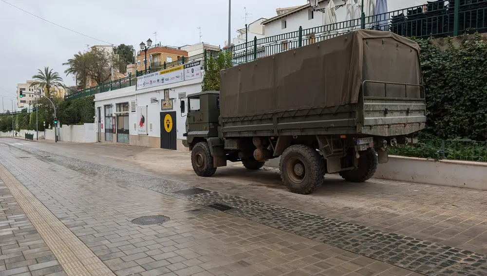 En Chiva todavía se ve un mes después camiones militares así como efectivos de la UME y la Guardia Civil