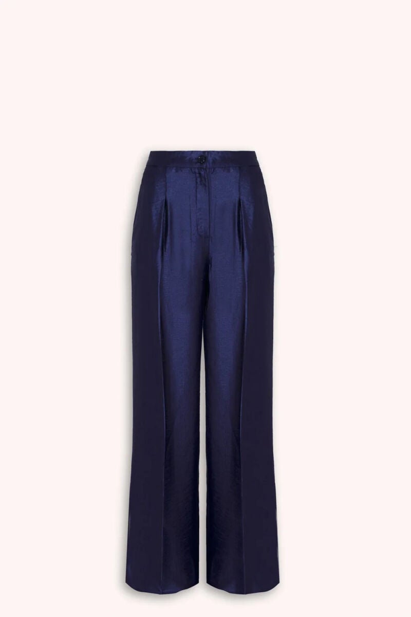Pantalón de taje azul, de Juan Avellaneda por See Iou (69 euros)