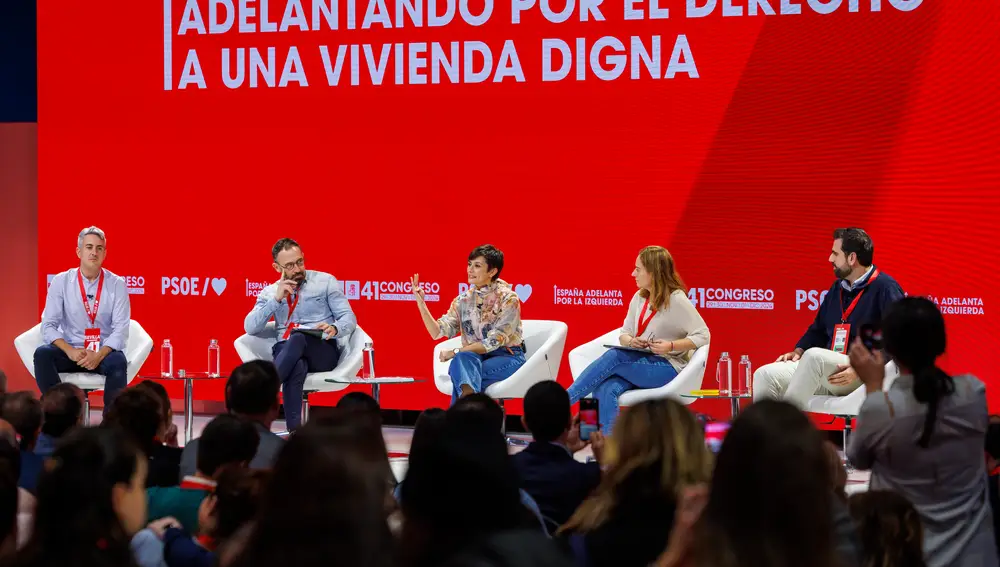 Isabel Rodriguez participa en una mesa redonda en el 41 Congreso Federal del PSOE en Sevilla