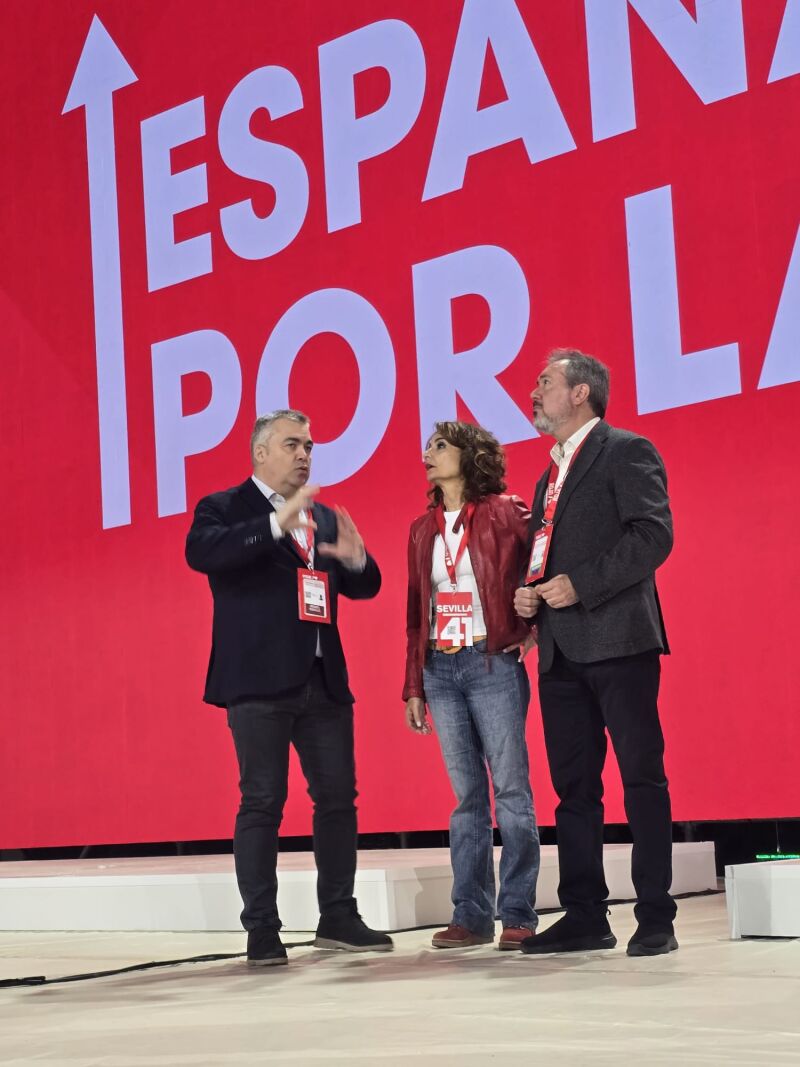 Santos Cerdá, María Jesús Montero y Juan Espadas, en la inauguración del 41º Congreso Federal del PSOE.