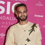 Manuel Cortés en la presentación de la última colección de su madre, Raquel Bollo