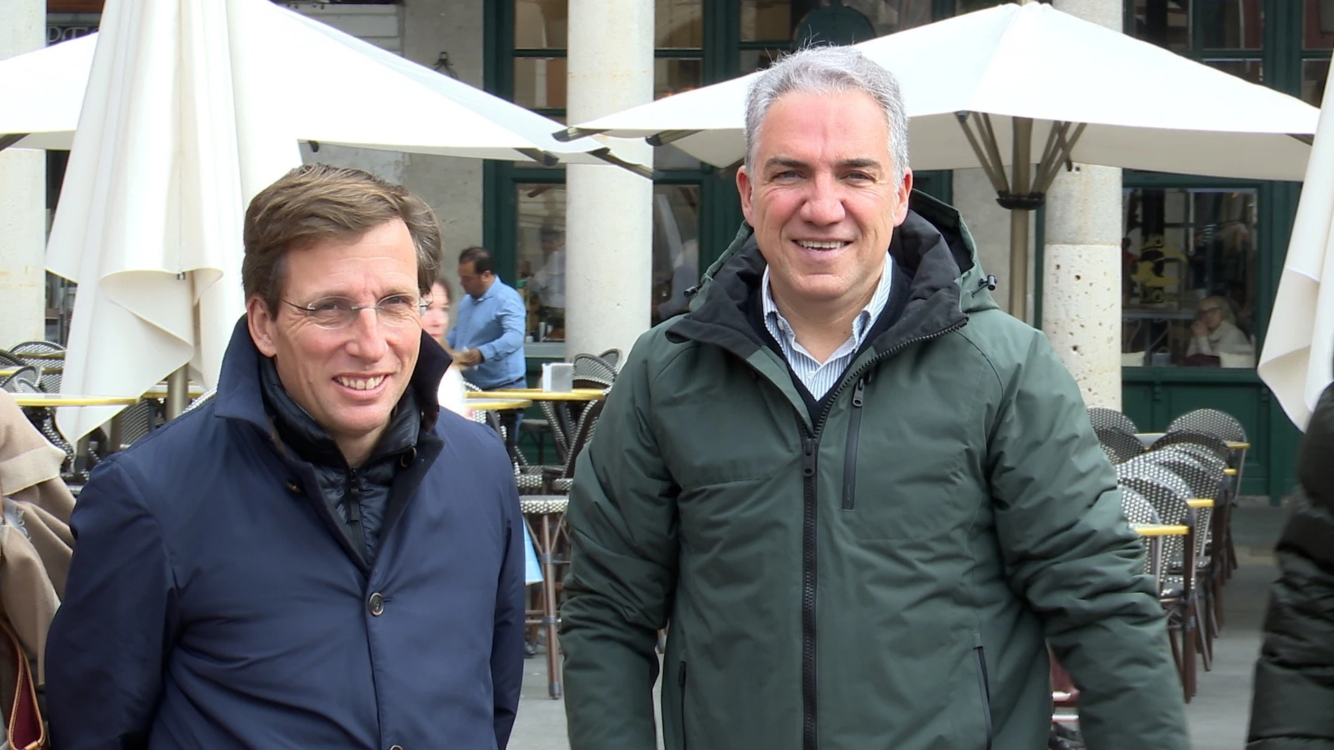 El vicesecretario de Política Autonómica y Muncipal, Elías Bendodo, con el alcalde de Madrid, José Luis Martín Almeida, en Valladolid donde se celebra la intermunicipal del PP EUROPA PRESS 29/11/2024