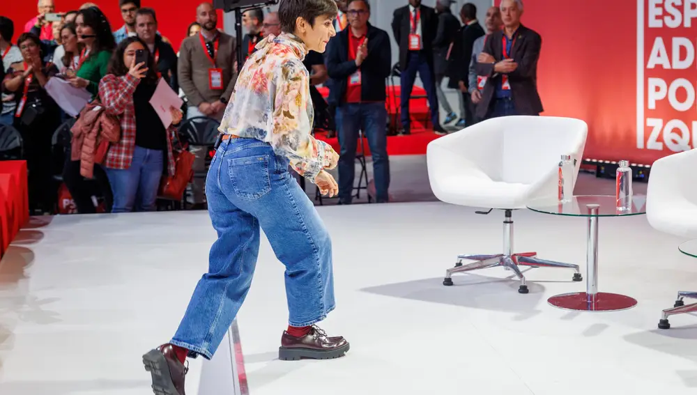 Isabel Rodriguez participa en una mesa redonda en el 41 Congreso Federal del PSOE en Sevilla