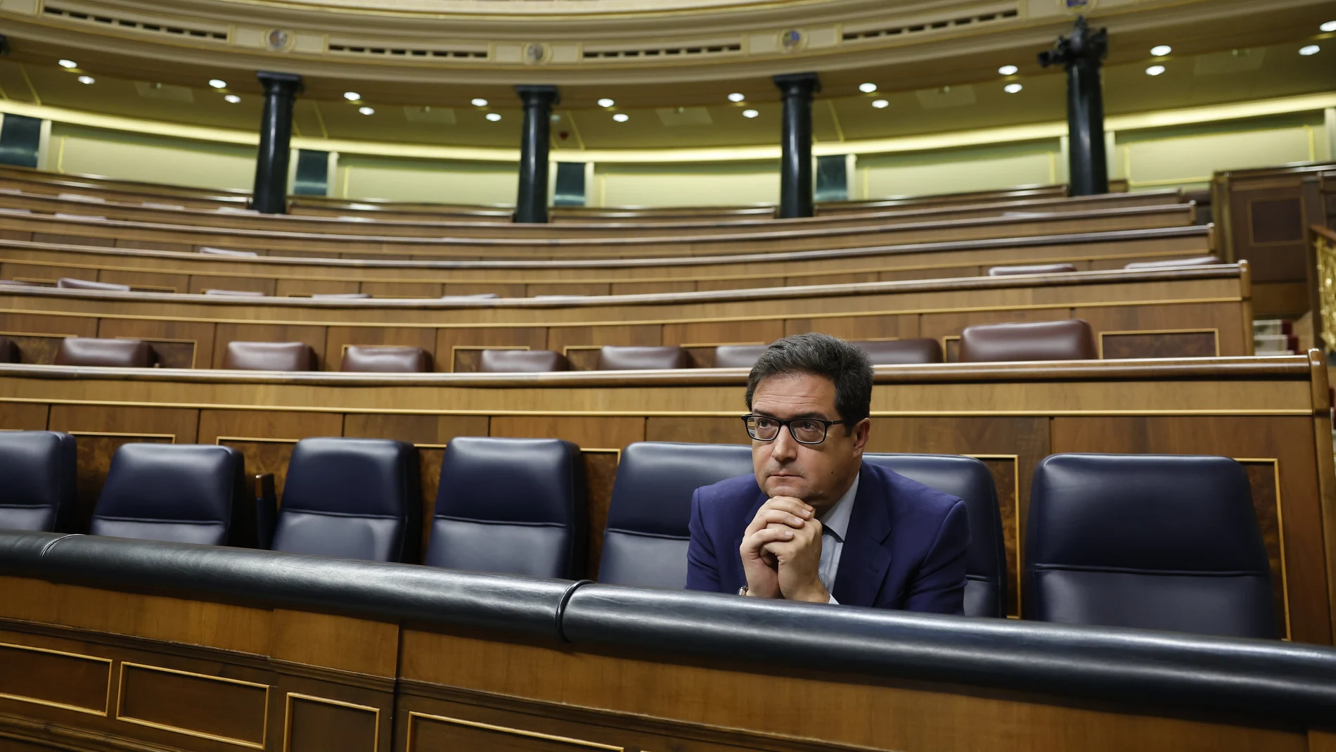 El ministro de Transformación Digital, Óscar López, durante un pleno del Congreso de los Diputados.