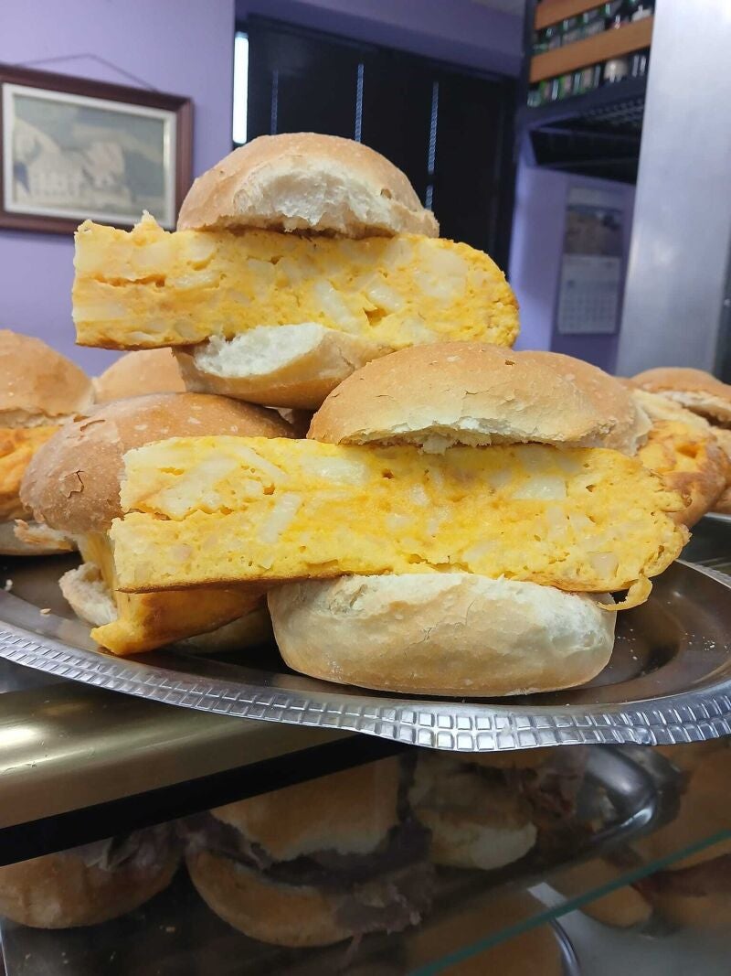 Pinchos de tortilla en El Cándano.